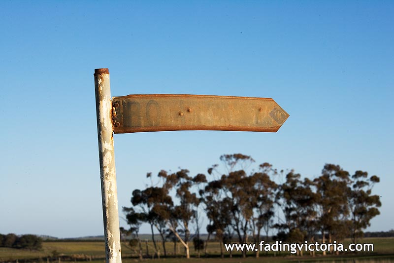 Obsolete RACV road sign